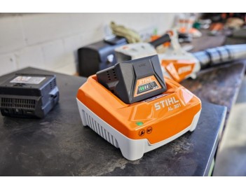 Chargeur rapide AL 301 Nouveau modèle Stihl EA094305500 accessoires appareils à batterie motoculture espaces verts