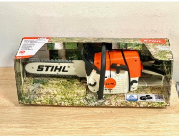 Jouet tronçonneuse Stihl enfants comme celle de papa, magnifique jouet enfant, avec le bruit et la chaine qui tourne 04649340000