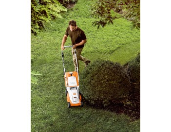 TONDEUSE A BATTERIE STIHL...